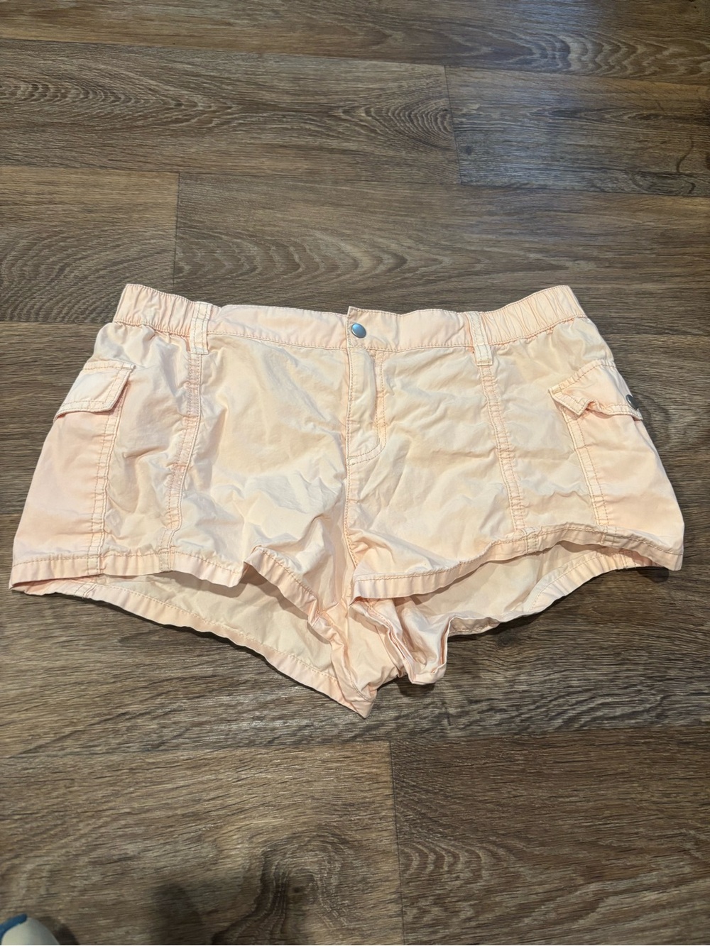 Urban Outfitters Y2K Peach Cargo Shorts Low Rise Poplin Womens 6